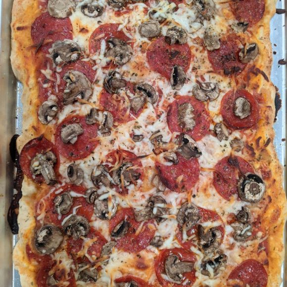 Finished sheet pan pizza